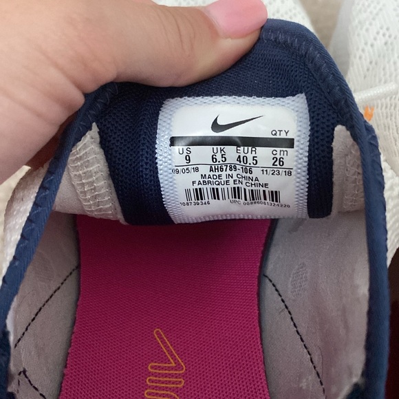 Nike Air Max 270 - Picture 4 of 5